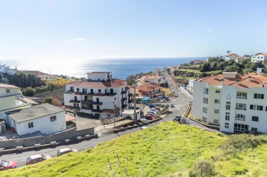 Terreno para Venda em Calheta Foto 1