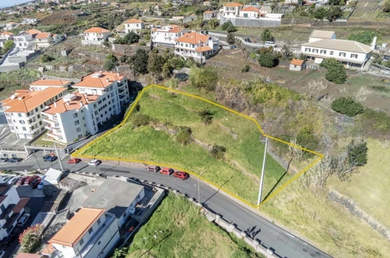 Terreno para Venda em Calheta Foto 2