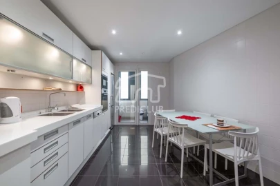 Apartamento T4 para Venda em São Martinho