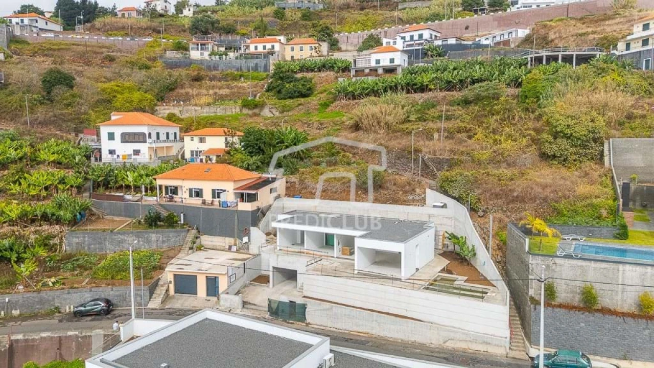 Moradia T3 para Venda em Ribeira Brava Foto 6