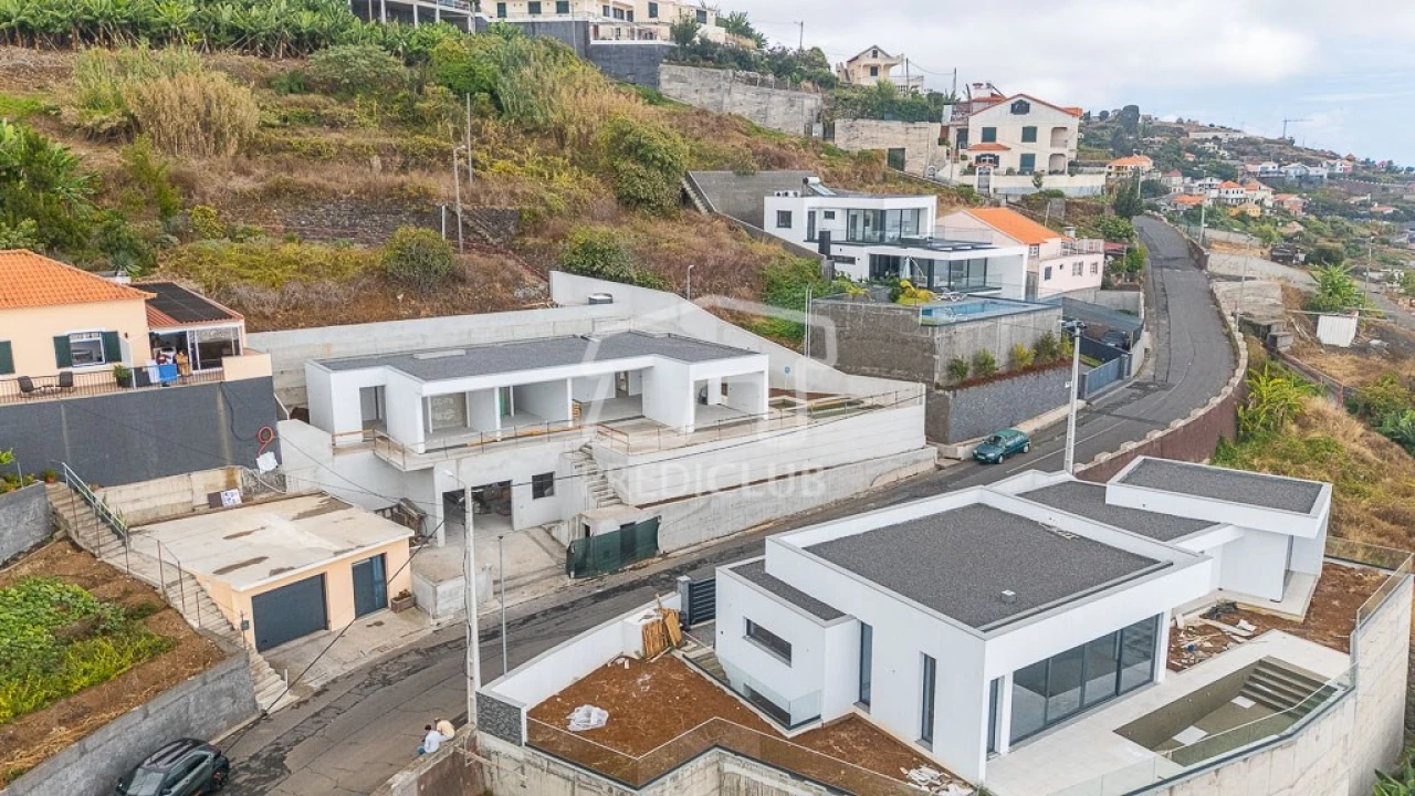 Moradia T3 para Venda em Ribeira Brava Foto 3