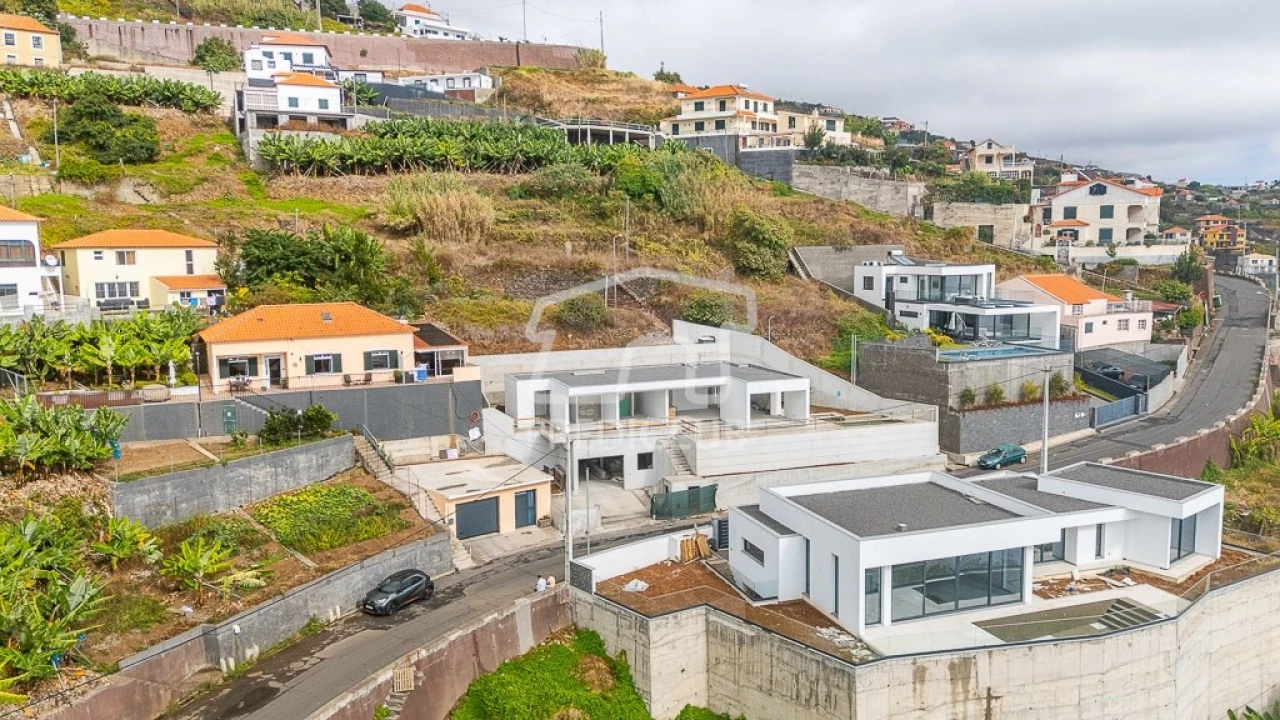 Moradia T3 para Venda em Ribeira Brava Foto 2