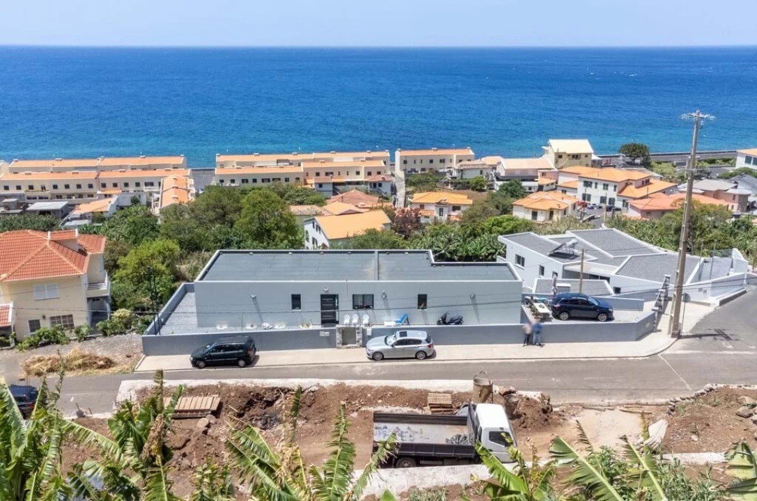 Moradia T4 para Venda em Paul do Mar Foto 3