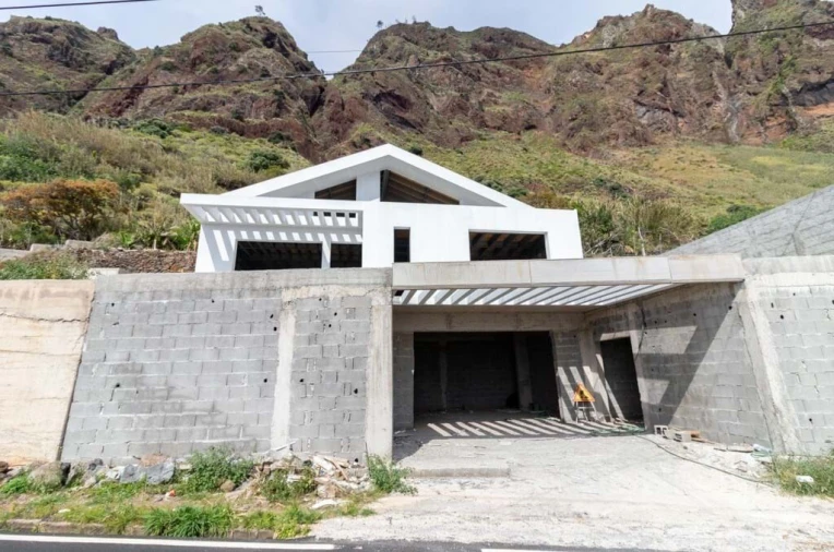 Moradia T4 para Venda em Paul do Mar Foto 16