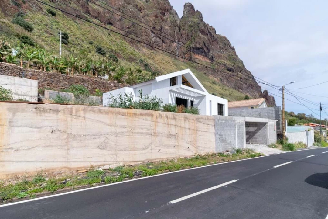 Moradia T4 para Venda em Paul do Mar Foto 7