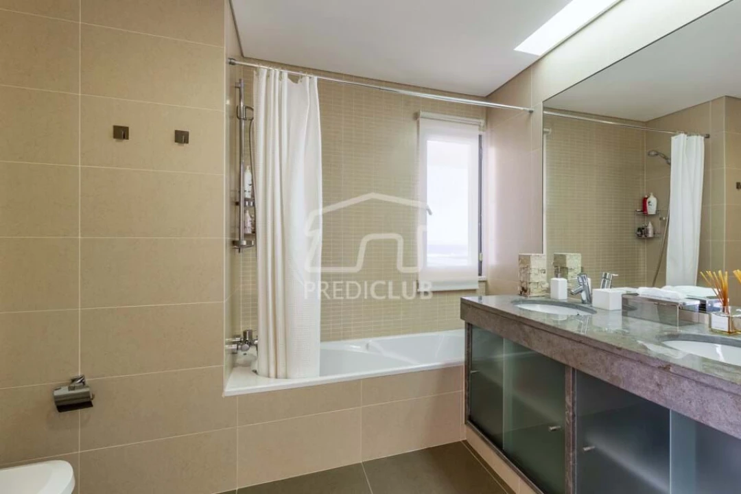 Apartamento T4 para Venda em São Martinho Foto 4