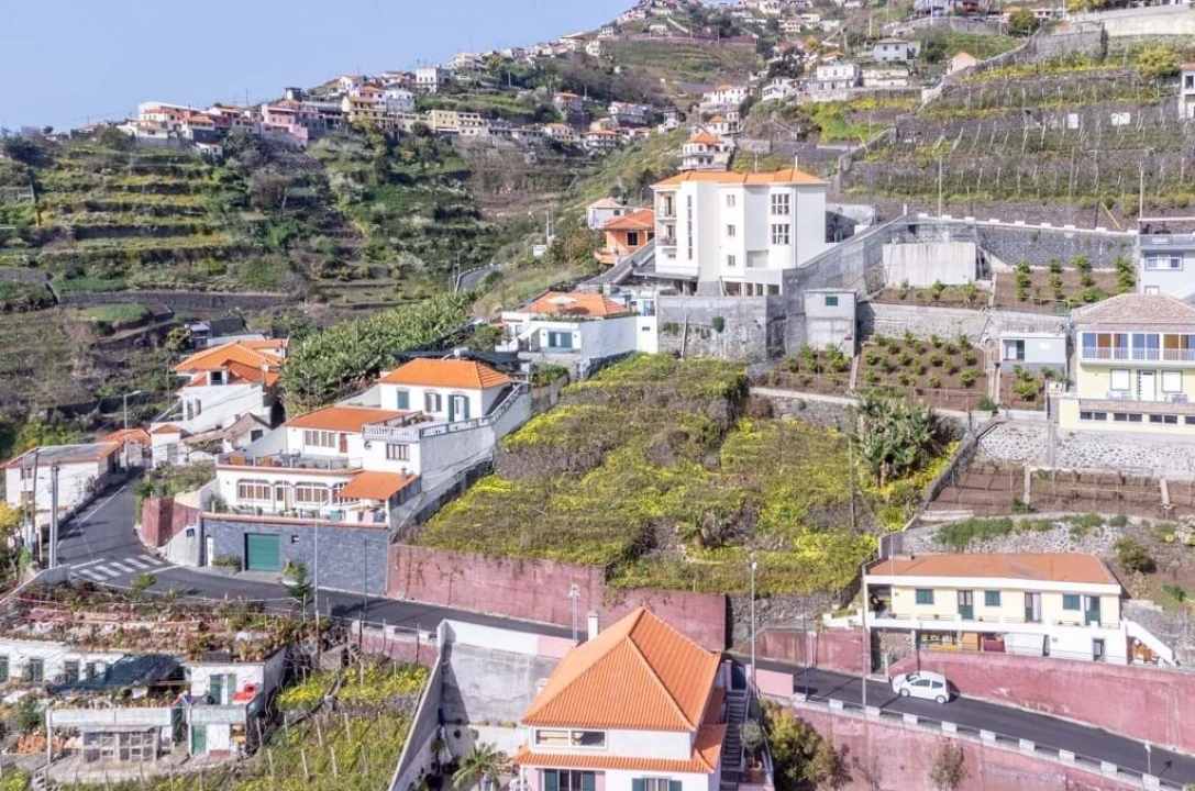 Terreno para Venda em Camara de Lobos Foto 2
