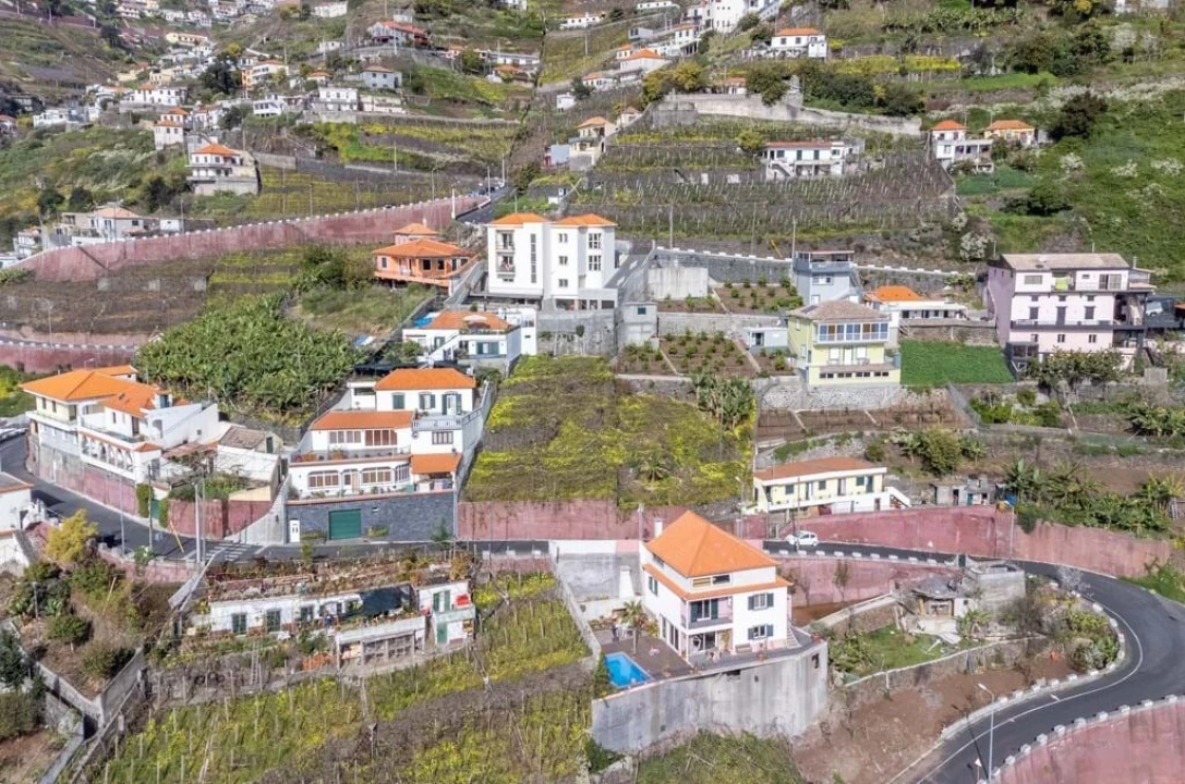 Terreno para Venda em Camara de Lobos Foto 1