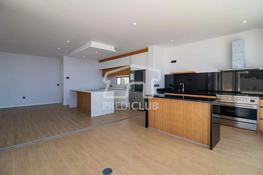 Moradia T3 para Venda em Estreito da Calheta Foto 17