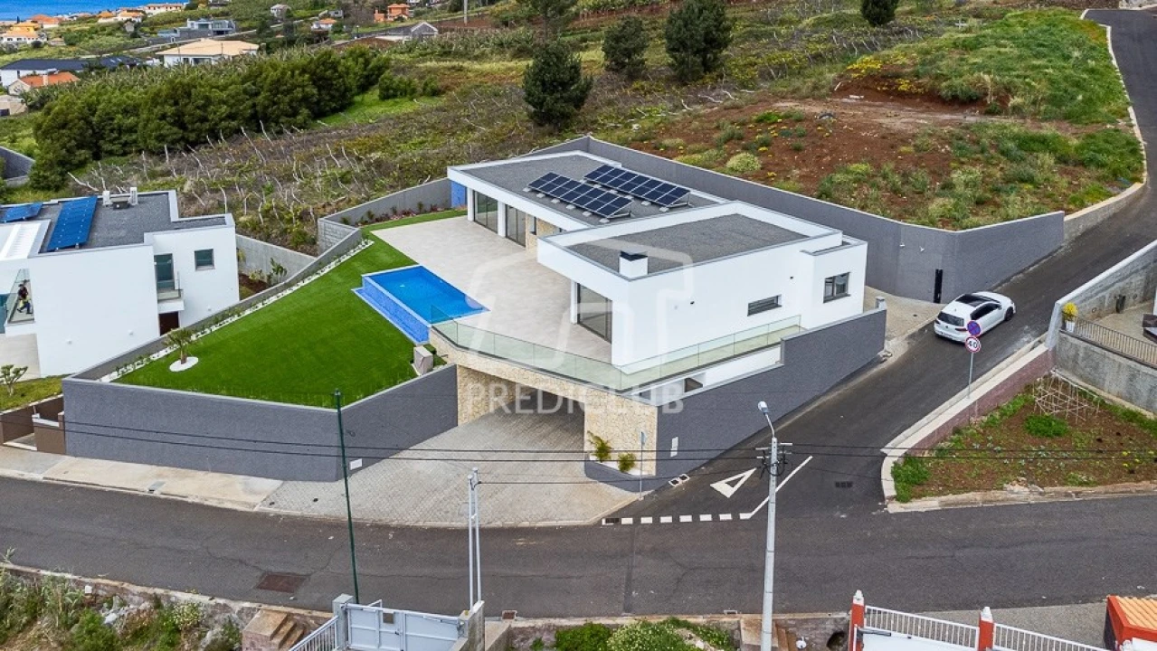 Moradia T3 para Venda em Estreito da Calheta Foto 3