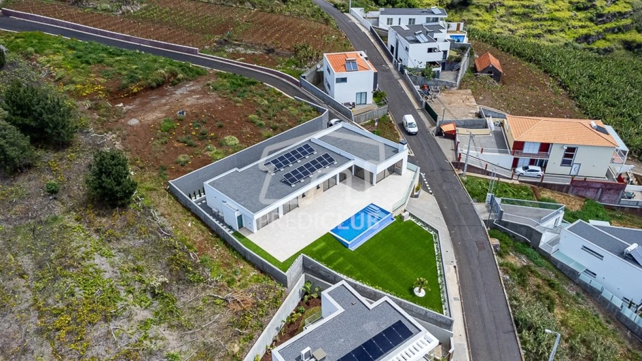 Moradia T3 para Venda em Estreito da Calheta Foto 5