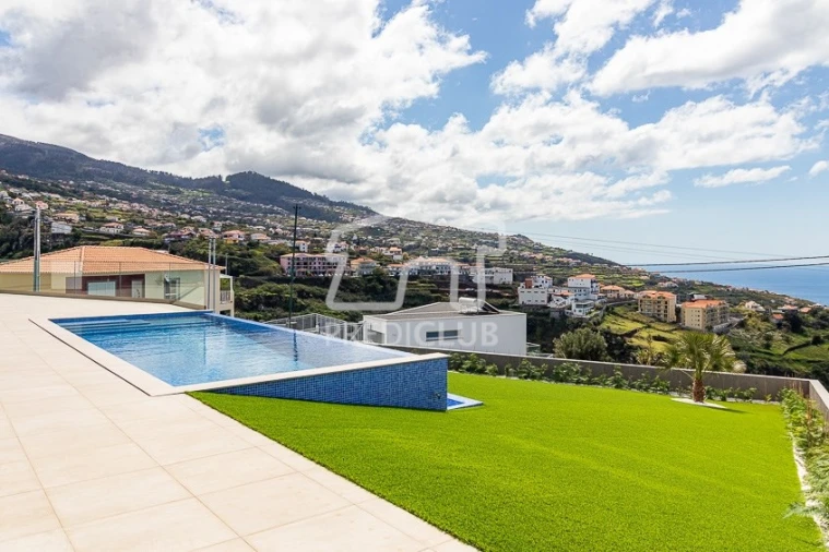 Moradia T3 para Venda em Estreito da Calheta Foto 9