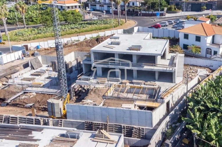 Moradia T4 para Venda em Arco da Calheta Foto 16