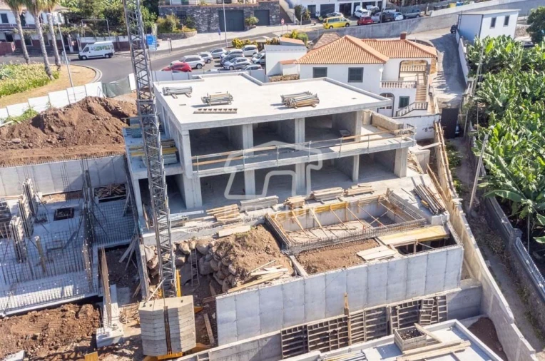 Moradia T4 para Venda em Arco da Calheta Foto 12
