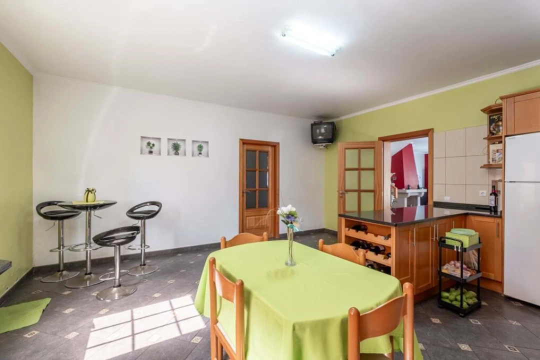 Moradia T4 para Venda em Estreito de Camara de Lobos Foto 21