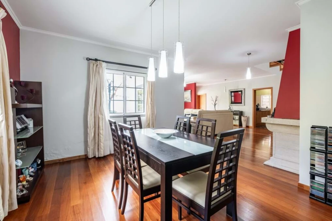 Moradia T4 para Venda em Estreito de Camara de Lobos Foto 8