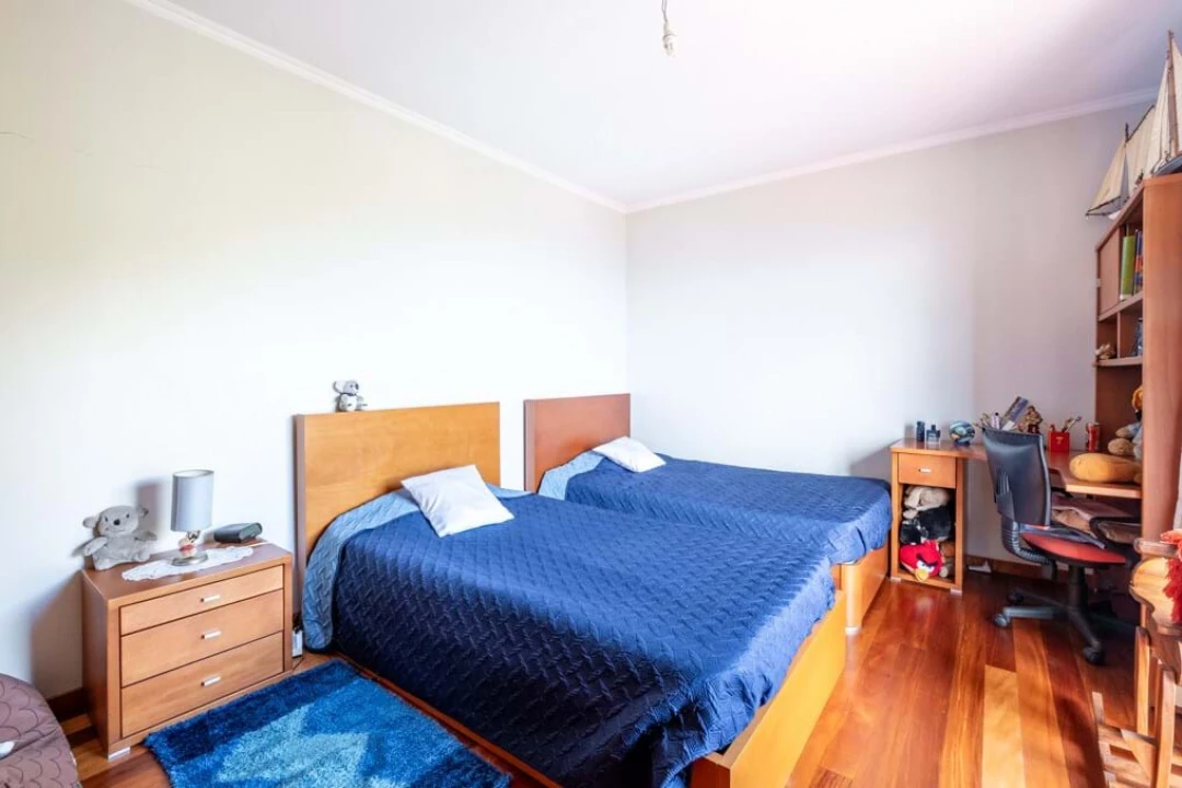 Moradia T4 para Venda em Estreito de Camara de Lobos Foto 7