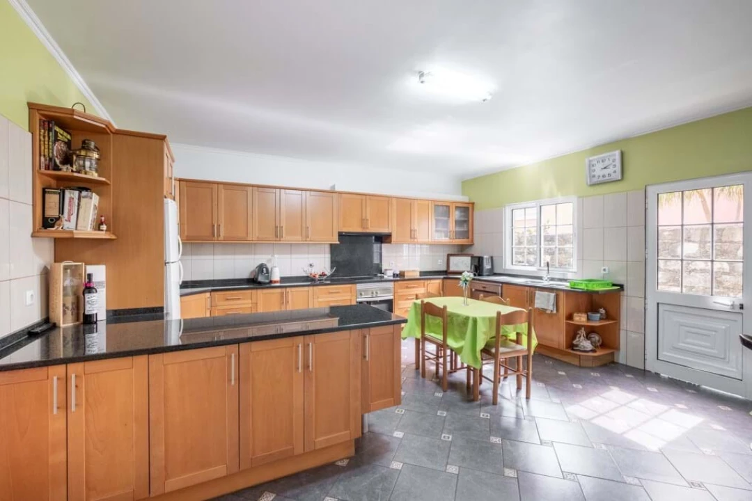 Moradia T4 para Venda em Estreito de Camara de Lobos Foto 17