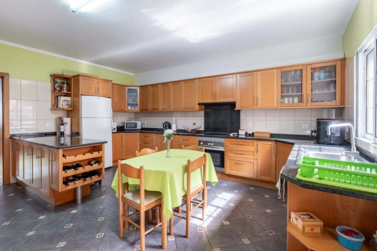 Moradia T4 para Venda em Estreito de Camara de Lobos Foto 10