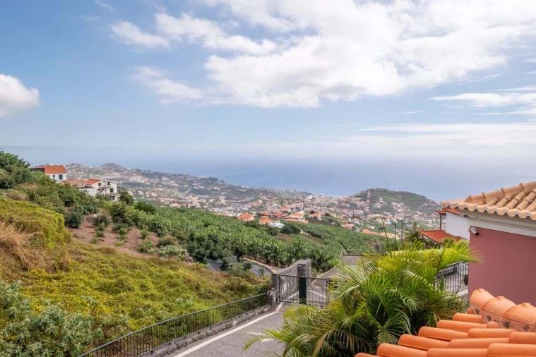 Moradia T4 para Venda em Estreito de Camara de Lobos Foto 29