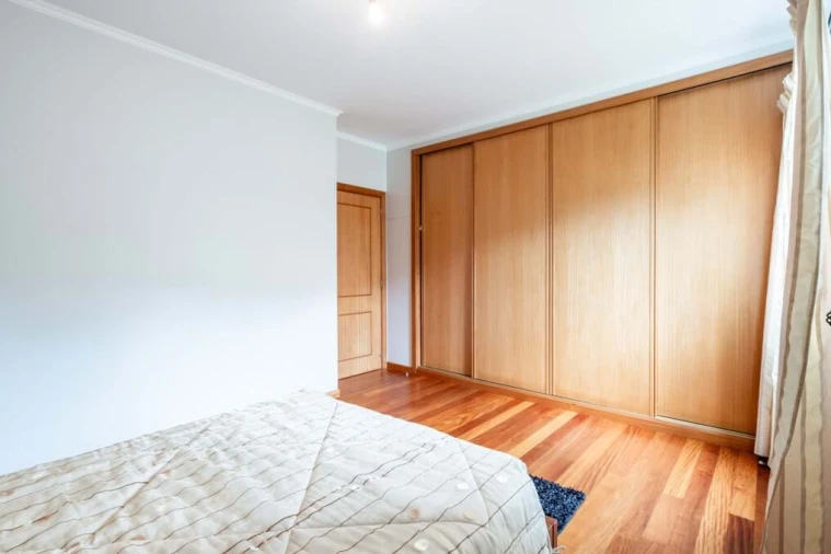 Moradia T4 para Venda em Estreito de Camara de Lobos Foto 22