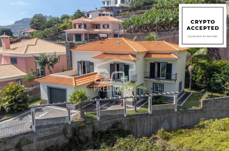 Moradia T4 para Venda em Estreito de Camara de Lobos Foto 1