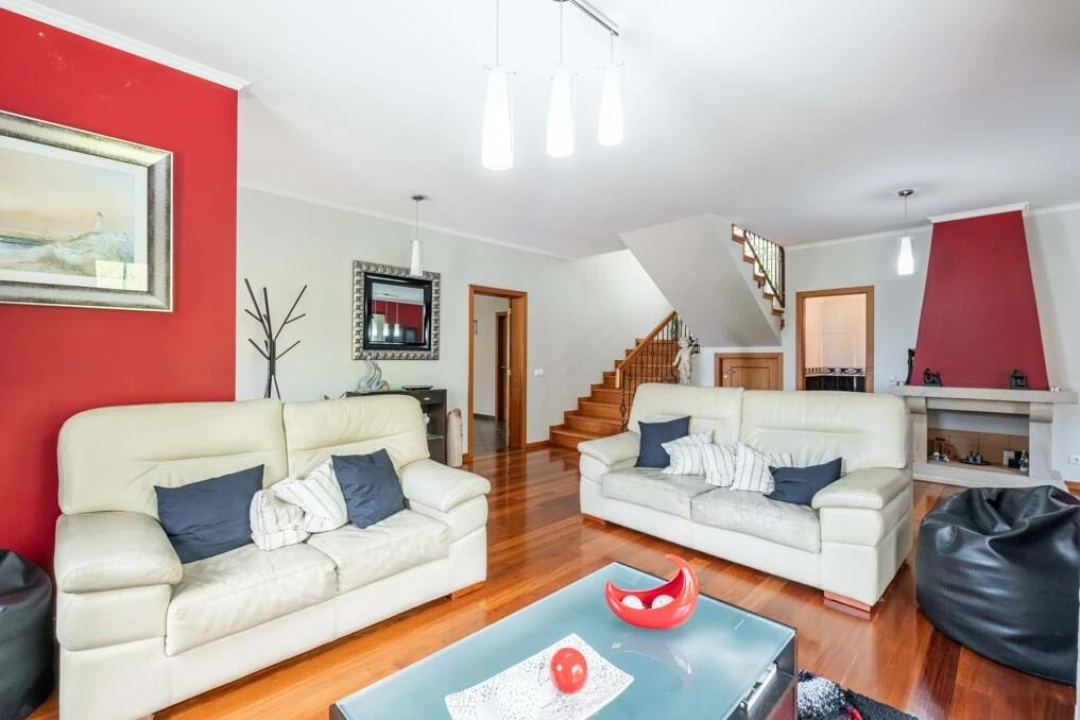 Moradia T4 para Venda em Estreito de Camara de Lobos Foto 4