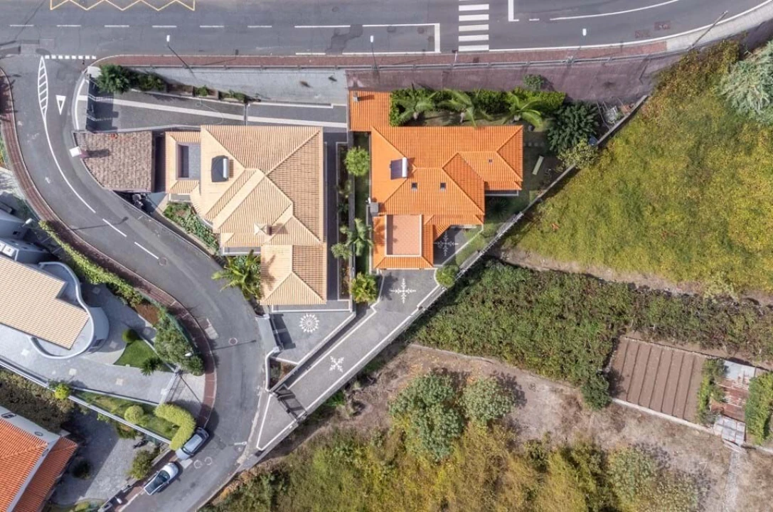 Moradia T4 para Venda em Estreito de Camara de Lobos Foto 5