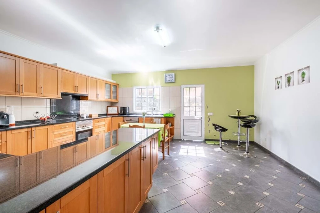 Moradia T4 para Venda em Estreito de Camara de Lobos Foto 13