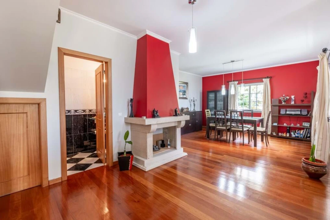 Moradia T4 para Venda em Estreito de Camara de Lobos Foto 11