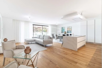 Apartamento T5 para Venda em Funchal (São Pedro)