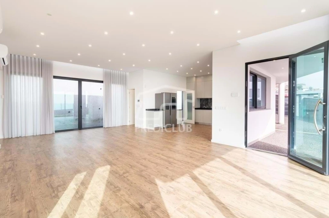 Moradia T3 para Venda em Agua de Pena Foto 9