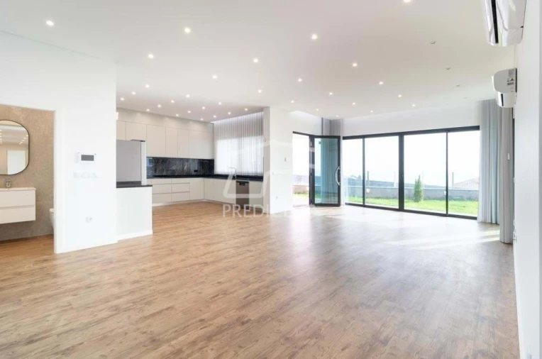 Moradia T3 para Venda em Agua de Pena Foto 8