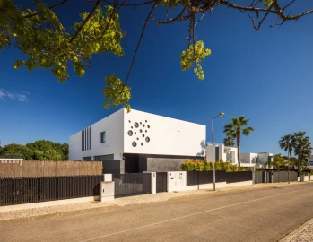 Moradia T5 para Venda em Quarteira