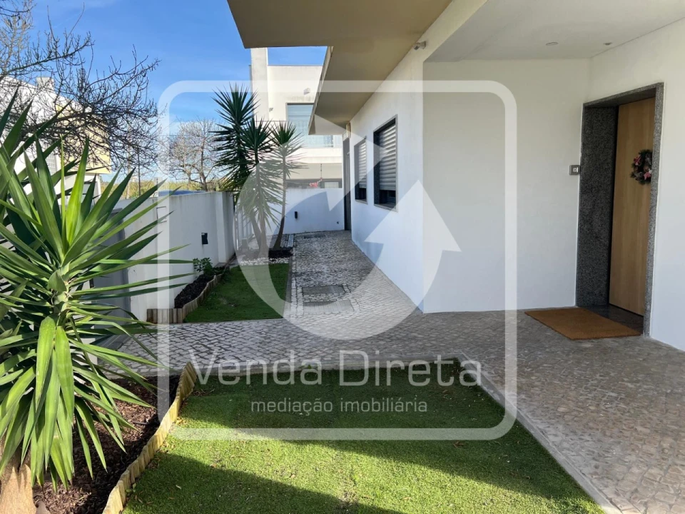 Moradia T4 para Venda em Santo Antonio da Charneca Foto 8