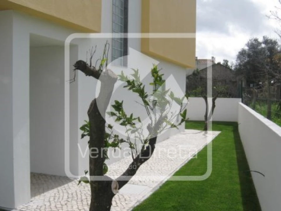 Moradia T4 para Venda em Santo Antonio da Charneca Foto 9