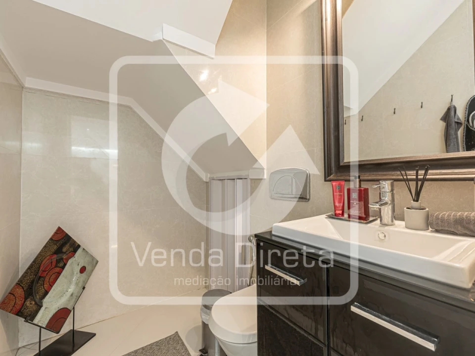 Moradia T4 para Venda em Santo Antonio da Charneca Foto 19