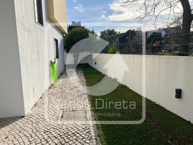Moradia T4 para Venda em Santo Antonio da Charneca Foto 25