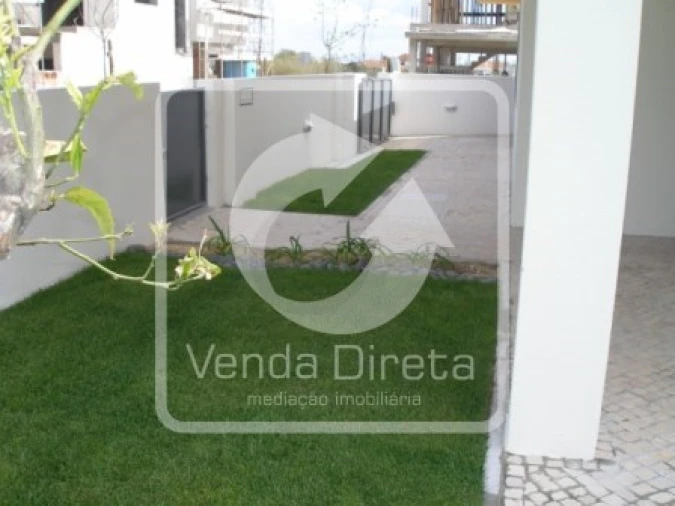 Moradia T4 para Venda em Santo Antonio da Charneca Foto 28