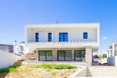 Moradia T4 para Venda em Caparica e Trafaria