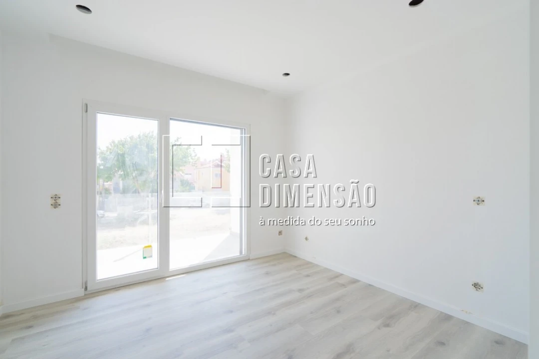 Moradia T3 para Venda em São Domingos de Rana Foto 12