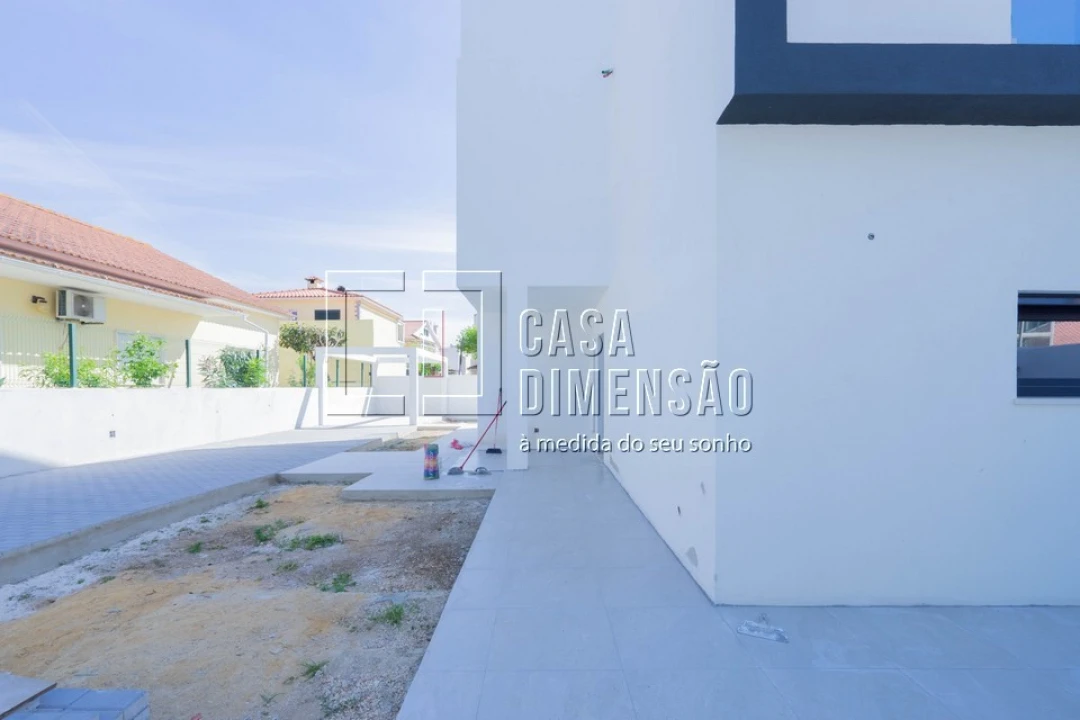 Moradia T3 para Venda em São Domingos de Rana Foto 23