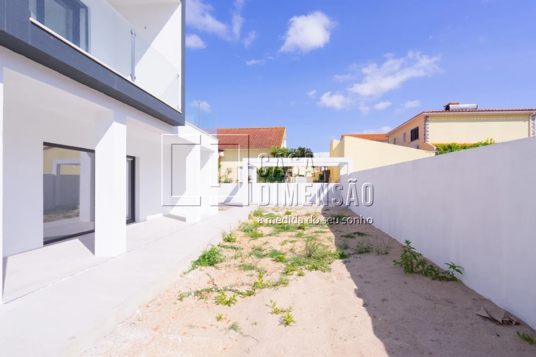 Moradia T3 para Venda em São Domingos de Rana Foto 27
