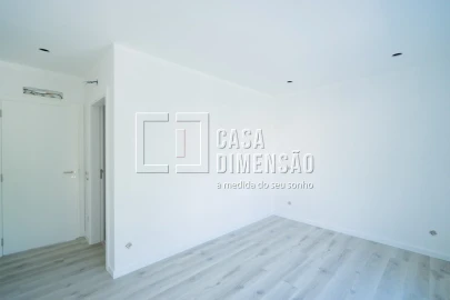 Moradia T3 para Venda em São Domingos de Rana