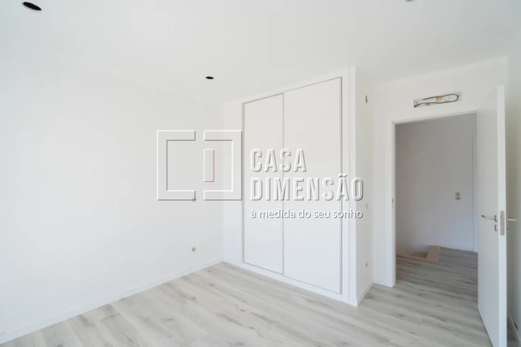 Moradia T3 para Venda em São Domingos de Rana Foto 13
