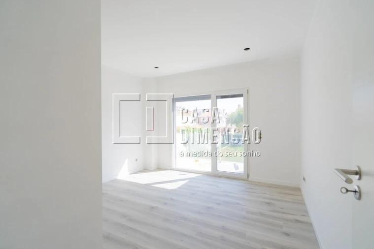 Moradia T3 para Venda em São Domingos de Rana Foto 16