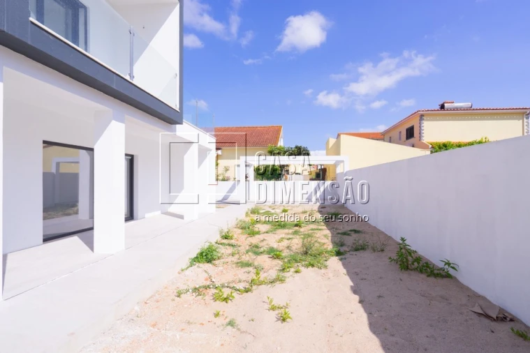 Moradia T3 para Venda em São Domingos de Rana Foto 27