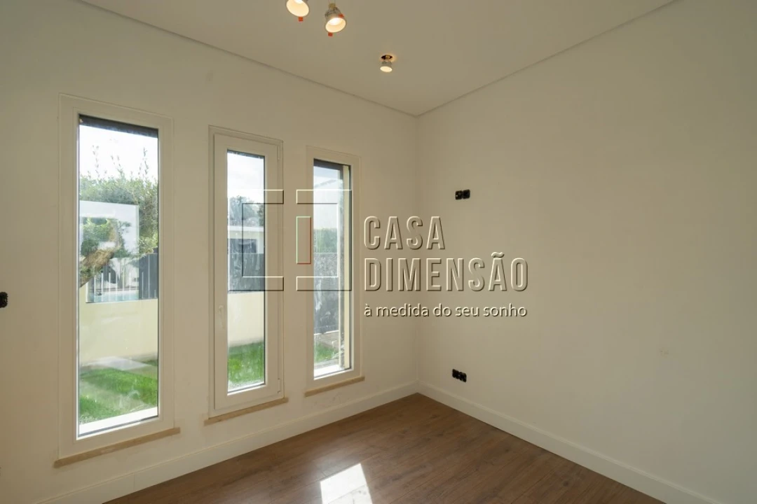 Moradia T4 para Venda em Charneca de Caparica e Sobreda Foto 17