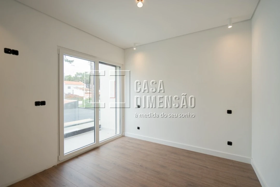 Moradia T4 para Venda em Charneca de Caparica e Sobreda Foto 42