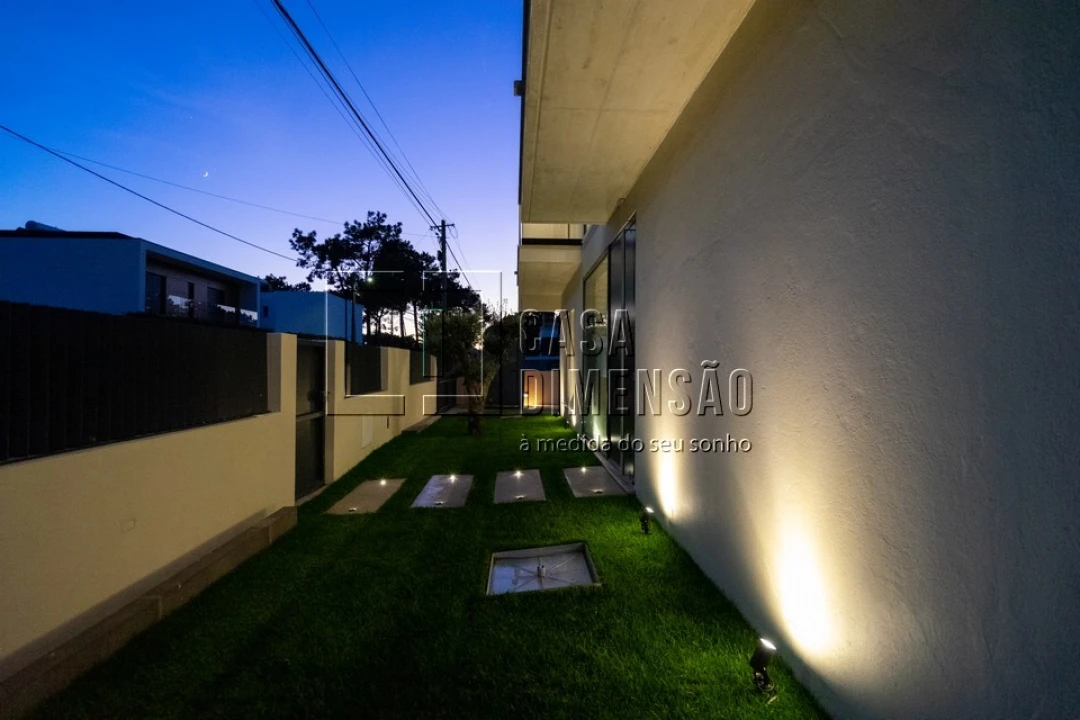 Moradia T4 para Venda em Charneca de Caparica e Sobreda Foto 78